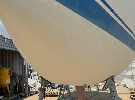 Sablage de coques de bateaux sur la Loire Atlantique